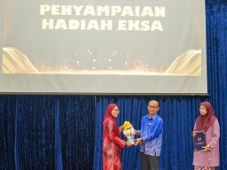 Penyampaian Hadiah Pengiktirafan EKSA